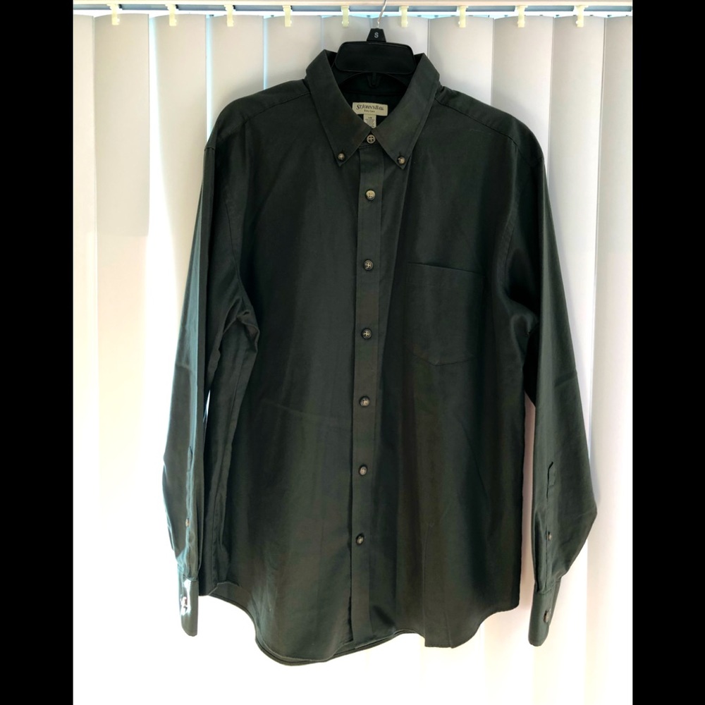 St. John’s Bay Fatigue Green Men’s Shirt. Size M